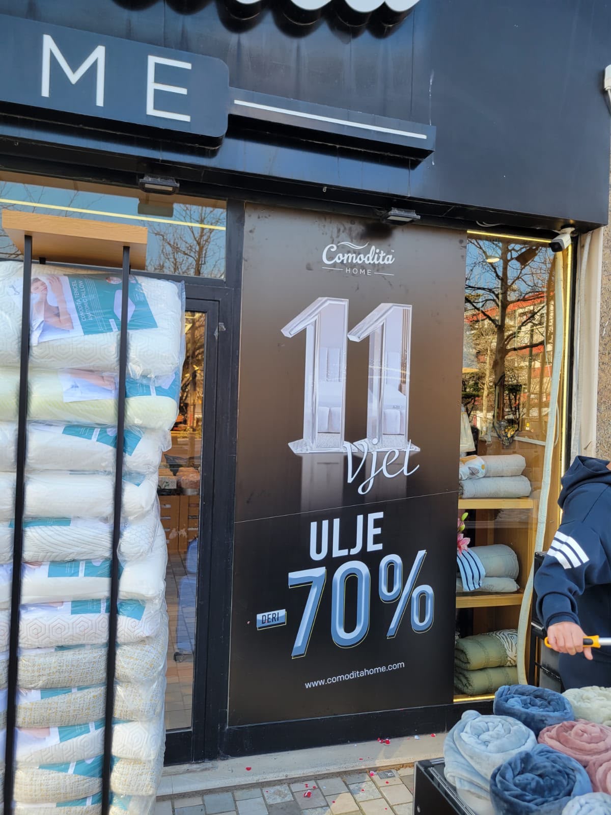 Panel i zi 11 Vjet me shkronja argjendi dhe Ulje deri 70% te hyrja e Comodita Home